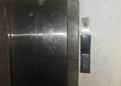 電梯突然停電怎么處理？